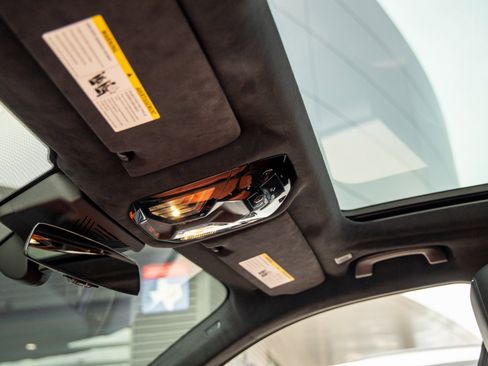 Used 2025 BMW M5 Touring image 24