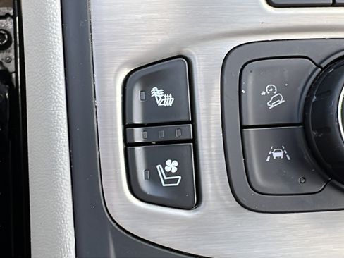 Used 2024 GMC Terrain Denali w/ Denali Premium Package AWD/4WD image 22