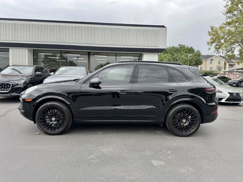 Used 2023 Porsche Cayenne w/ Premium Package AWD/4WD image 15
