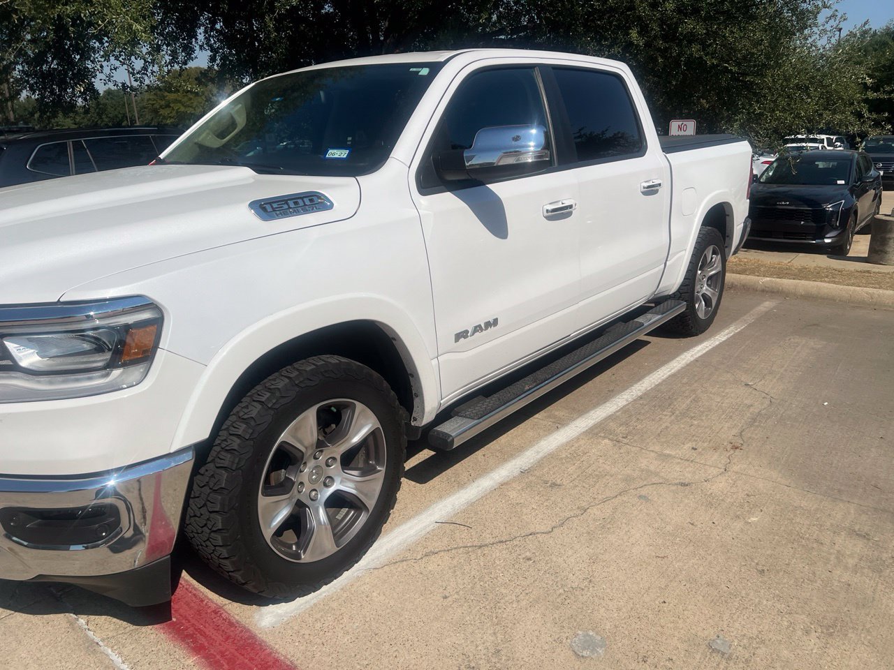 Used 2019 RAM 1500 Laramie AWD/4WD image 2