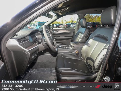 New 2025 Jeep Grand Cherokee L Limited AWD/4WD image 11
