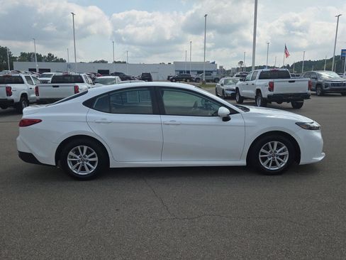 Used 2025 Toyota Camry LE FWD image 7