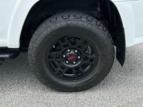 Used 2023 Toyota 4Runner SR5 Premium w/ Moonroof Package AWD/4WD image 24