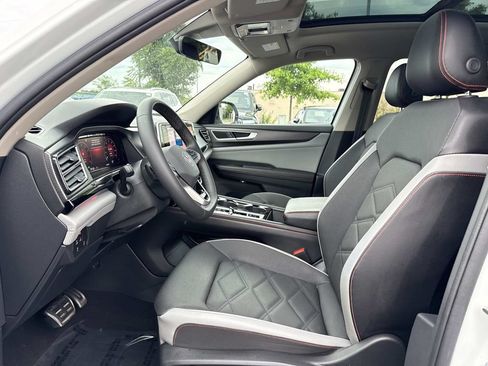 Used 2024 Volkswagen Atlas Peak Edition SE AWD/4WD image 10