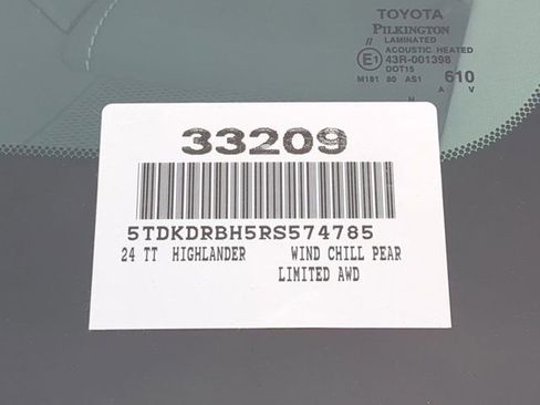 Used 2024 Toyota Highlander Limited image 19