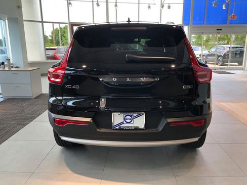 Used 2025 Volvo XC40 B5 Core w/ Protection Package Premier image 5