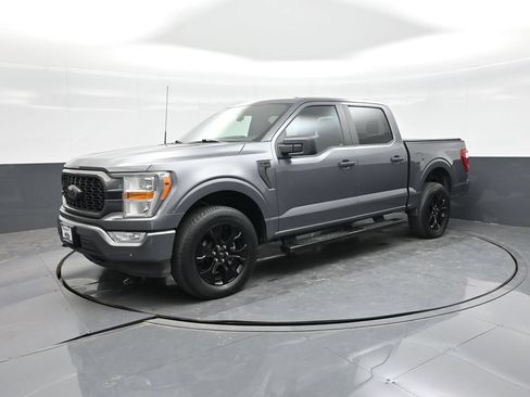 Certified 2022 Ford F150 XL w/ STX Black Appearance Package AWD/4WD image 17