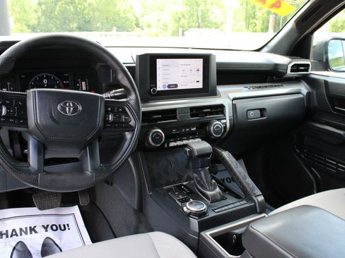 Used 2024 Toyota Tacoma SR5 AWD/4WD image 19
