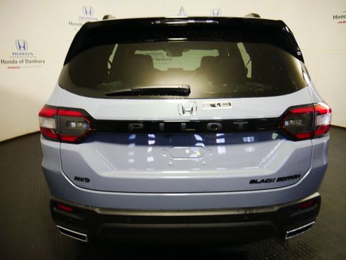New 2025 Honda Pilot Black Edition image 7