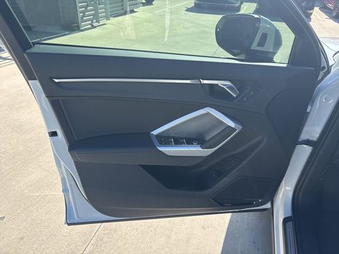 Used 2025 Audi Q3 2.0T Premium image 10