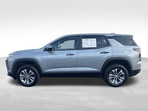 Used 2025 Chevrolet Equinox LT FWD image 2