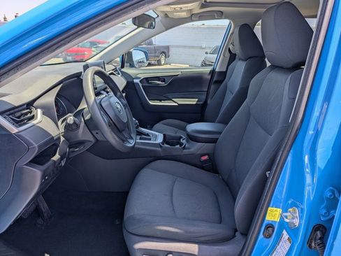 Used 2019 Toyota RAV4 XLE w/ Convenience Package FWD image 16