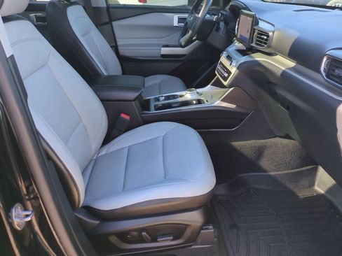Used 2021 Ford Explorer XLT w/ Equipment Group 202A image 25
