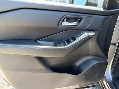 Used 2024 Nissan Rogue SV AWD/4WD image 25