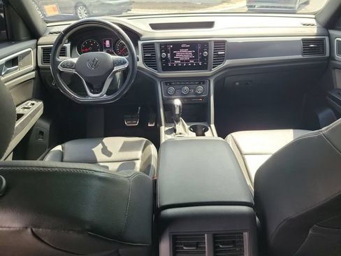 Used 2021 Volkswagen Atlas Cross Sport SE w/ Panoramic Sunroof Package FWD image 11