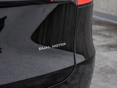 Used 2021 Tesla Model Y Long Range image 11