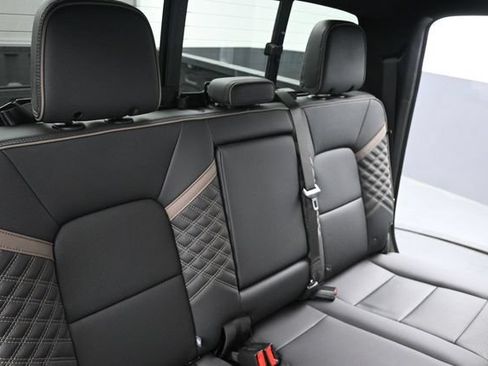 Used 2025 GMC Canyon Denali AWD/4WD image 17