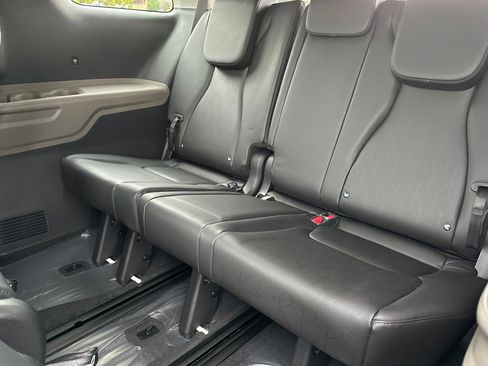 New 2026 Kia Carnival LXS image 15