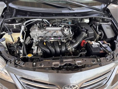 Used 2013 Toyota Corolla LE FWD image 17