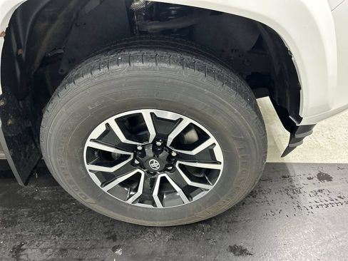 Used 2022 Toyota Tacoma TRD Sport AWD/4WD image 8