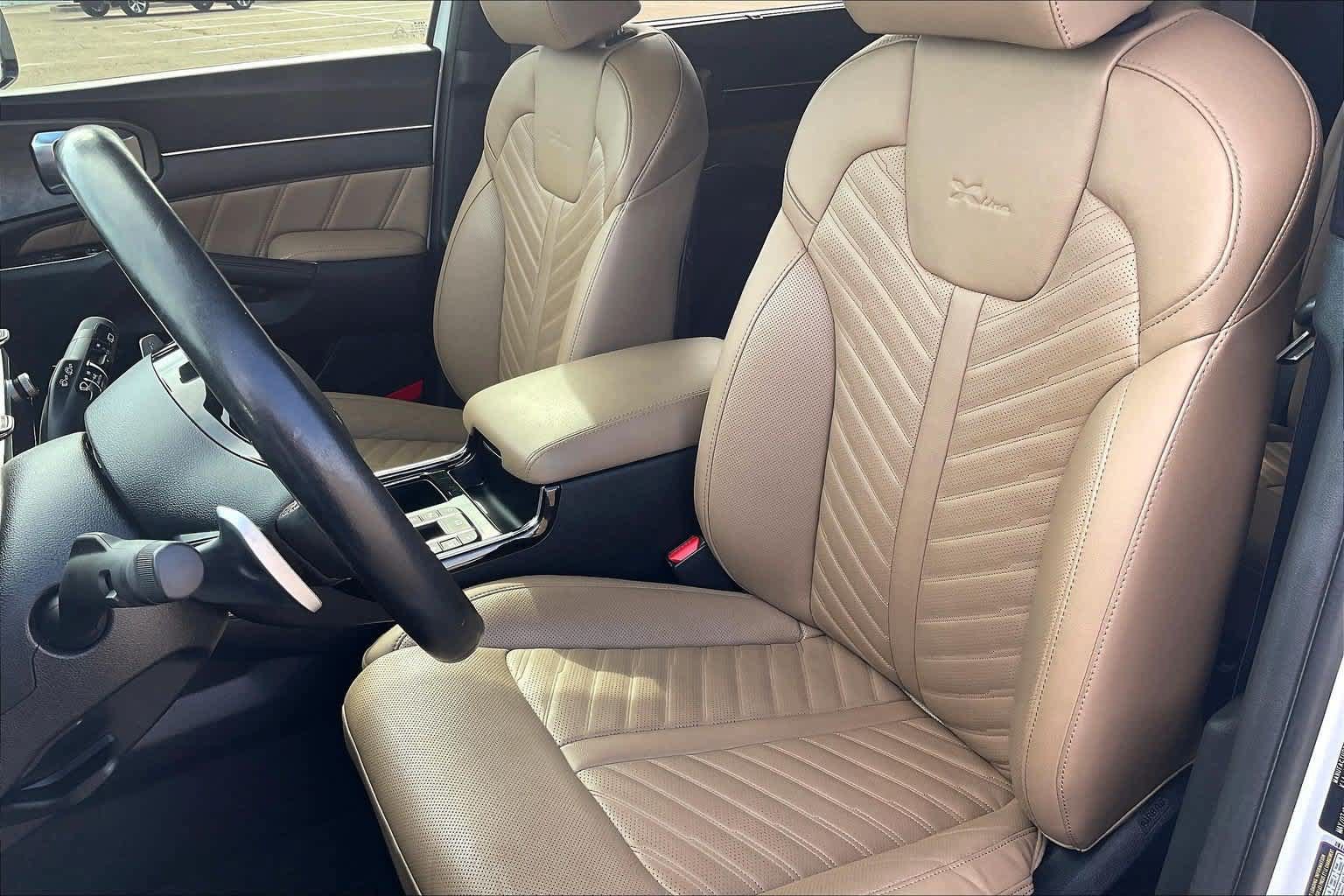 Certified 2024 Kia Sorento SX Prestige w/ Olive Brown Leather Package AWD/4WD image 10