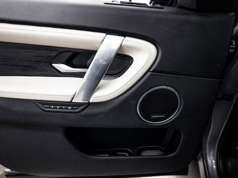 Used 2021 Land Rover Discovery Sport SE R-Dynamic image 14