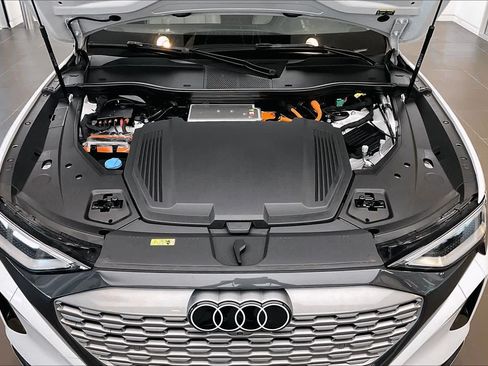 Used 2024 Audi Q8 e-tron Premium Plus w/ Premium Plus Package AWD/4WD image 28