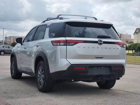 Used 2025 Nissan Pathfinder SV w/ SV Premium Package FWD image 4