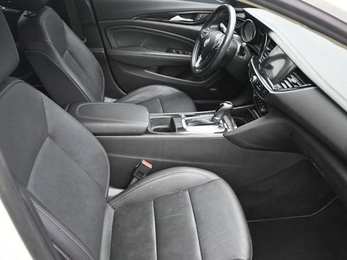 Used 2018 Buick Regal Essence w/ Driver Confidence Package #1 AWD/4WD image 14