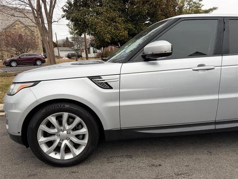 Used 2016 Land Rover Range Rover Sport HSE image 17