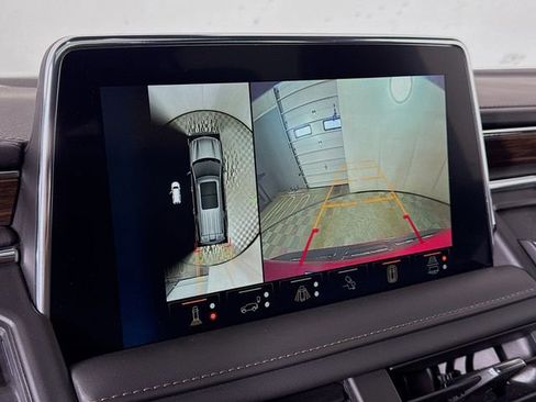 Used 2024 Chevrolet Suburban High Country w/ Advanced Technology Package image 17