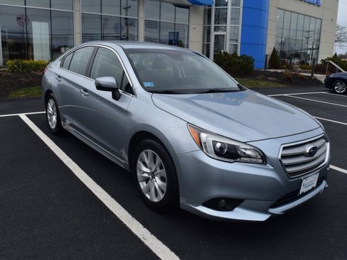 Used 2017 Subaru Legacy 2.5i Premium image 2