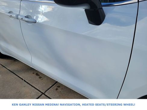 Used 2024 Chrysler Pacifica Select image 13