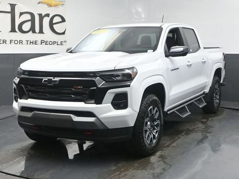 Used 2025 Chevrolet Colorado Z71 w/ Technology Package AWD/4WD image 33