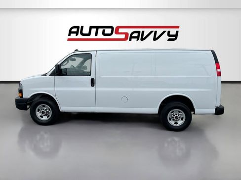 Used 2024 GMC Savana 2500 w/ Driver Convenience Package RWD image 4
