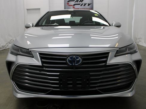 Used 2020 Toyota Avalon Limited image 2