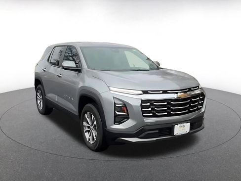 Used 2025 Chevrolet Equinox LT image 3