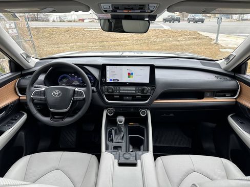 Used 2025 Toyota Grand Highlander AWD image 35