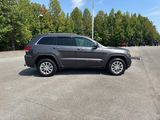 Used 2021 Jeep Grand Cherokee Laredo X image 3
