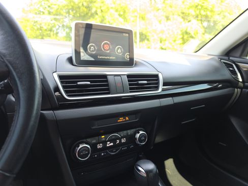 Used 2015 MAZDA MAZDA3 i Touring w/ Technology Package FWD image 25