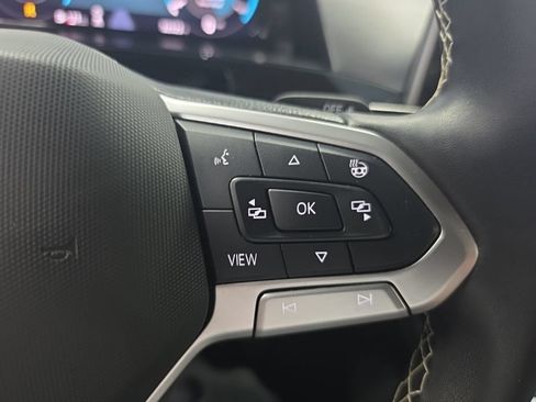 Used 2025 Volkswagen Atlas Cross Sport SE FWD image 27