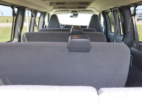 Used 2023 GMC Savana 3500 LT w/ LT Preferred Equipment Group RWD image 7