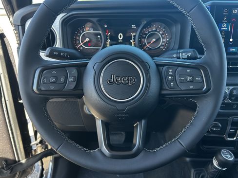 New 2025 Jeep Gladiator Sport AWD/4WD image 18