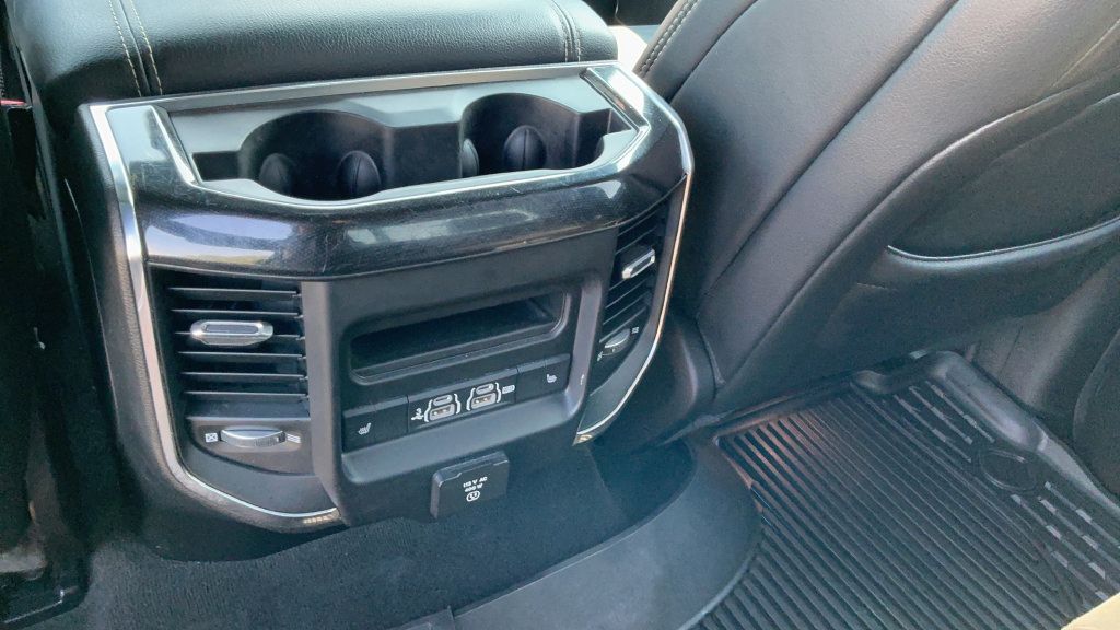 Used 2019 RAM 1500 Laramie AWD/4WD image 10