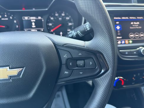 Used 2023 Chevrolet TrailBlazer LS FWD image 15