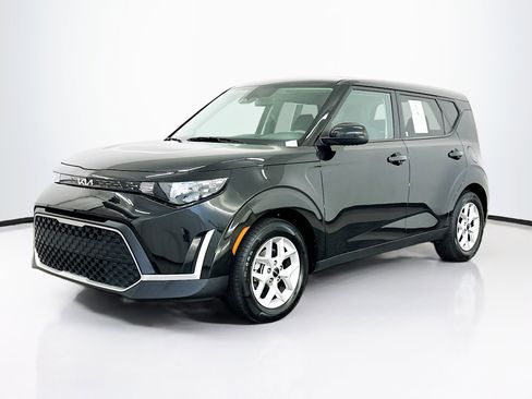 Used 2025 Kia Soul LX w/ LX Technology Package image 3