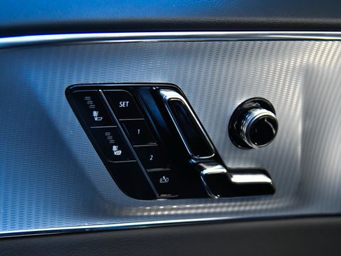Used 2024 Cadillac Lyriq Tech RWD image 37