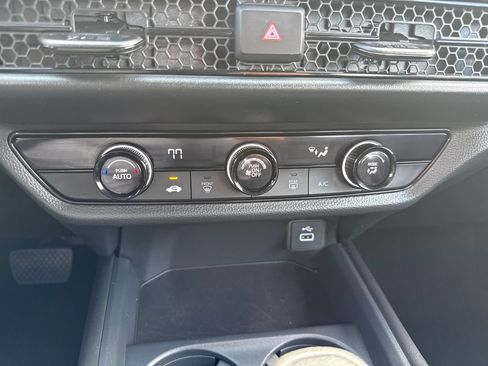 Used 2025 Honda HR-V LX image 32