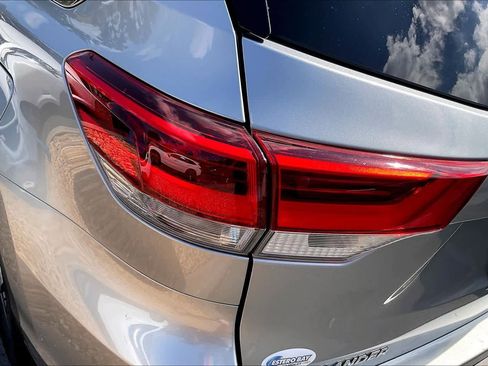 Used 2019 Toyota Highlander XLE image 29