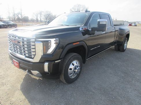 New 2026 GMC Sierra 3500 Denali w/ Denali Reserve Package image 10